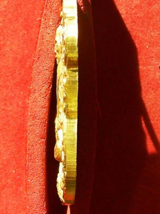 เหรียญเสมา8รอบกะไหล่ทองหลวงปู่ทิมวัดระหารไร่ระยอง